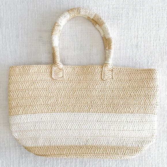 Altru woven straw tote. - Picture 4 of 10